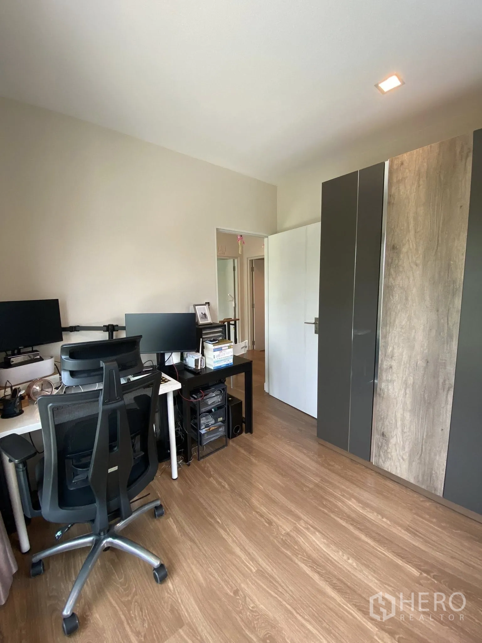 Detached House for sale in Saphan Sung, Bangkok - Home office view with ergonomic chair, desk, and built-in wardrobe.