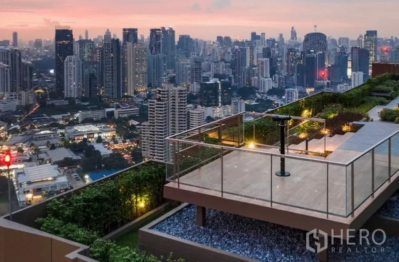 คอนโด ให้เช่า - สวนลอยฟ้าบนดาดฟ้ามองเห็นเมืองยามพระอาทิตย์ตก