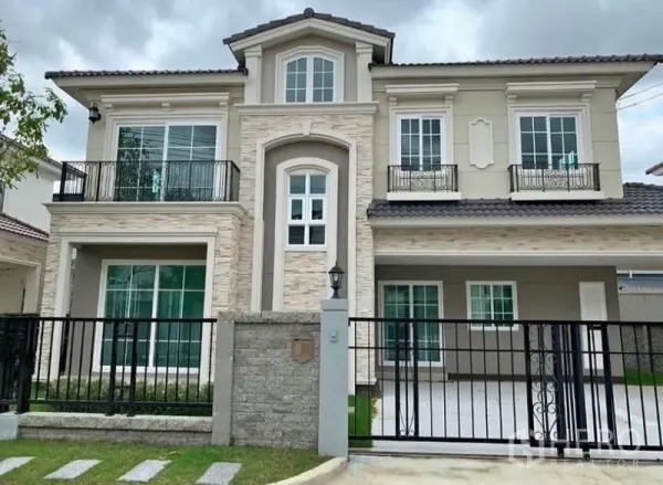 Detached House for rent in Bueng Kum, Bangkok - Front elevation of a detached house at Grandio Ladprao–Kaset Nawamin with gated driveway and balconies.