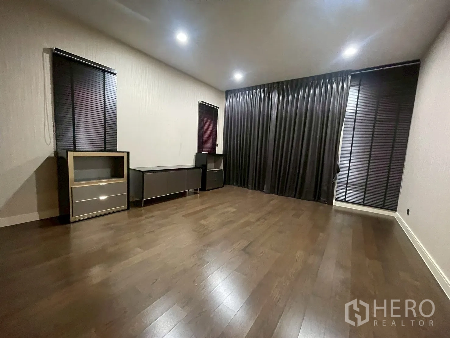 Property Image #20 for property HRE00912