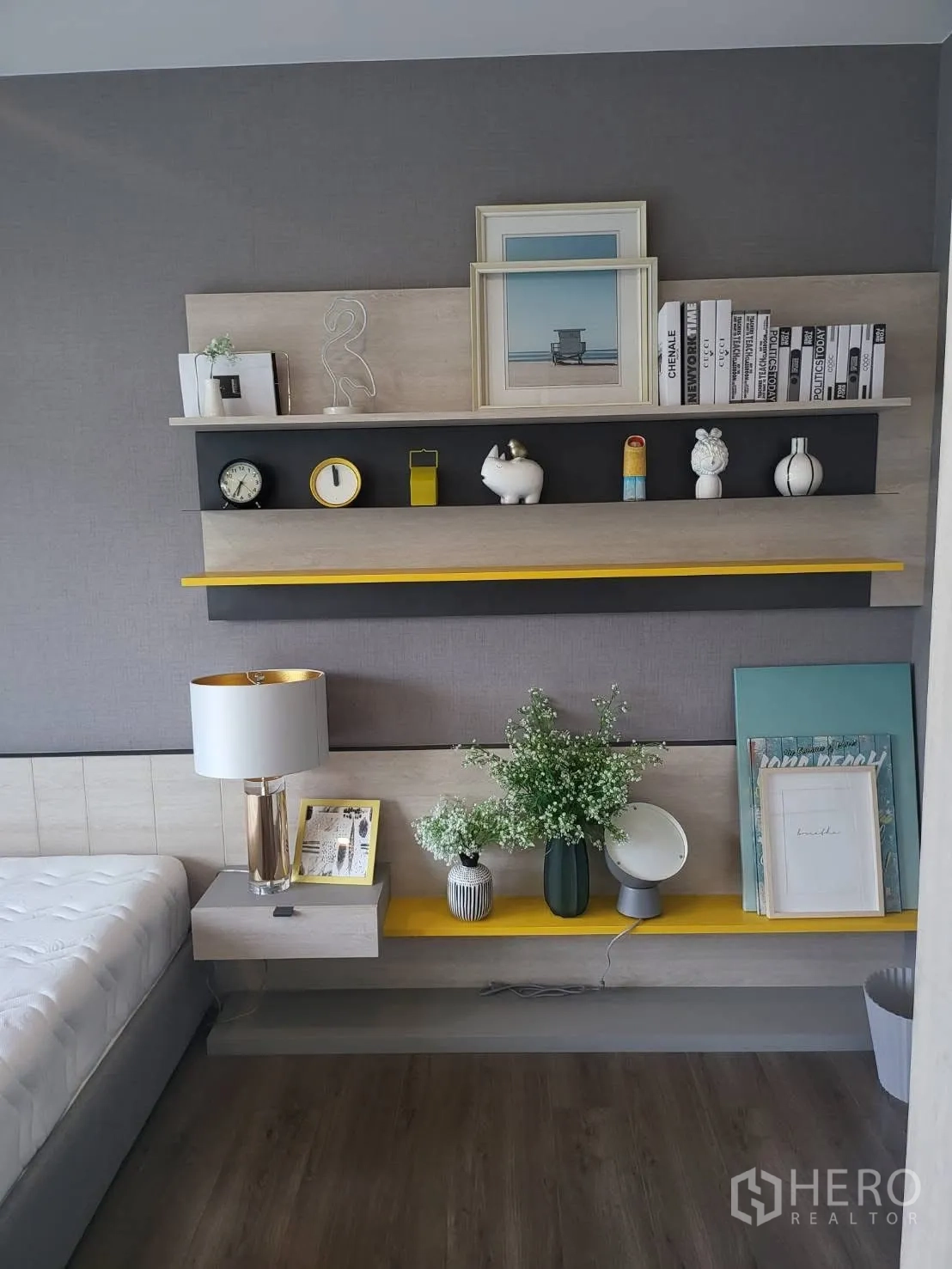 บ้านเดี่ยว for rent in Bang Phli, Samut Prakan - ชั้นติดผนังตกแต่งและชั้นข้างเตียงข้างที่นอน
