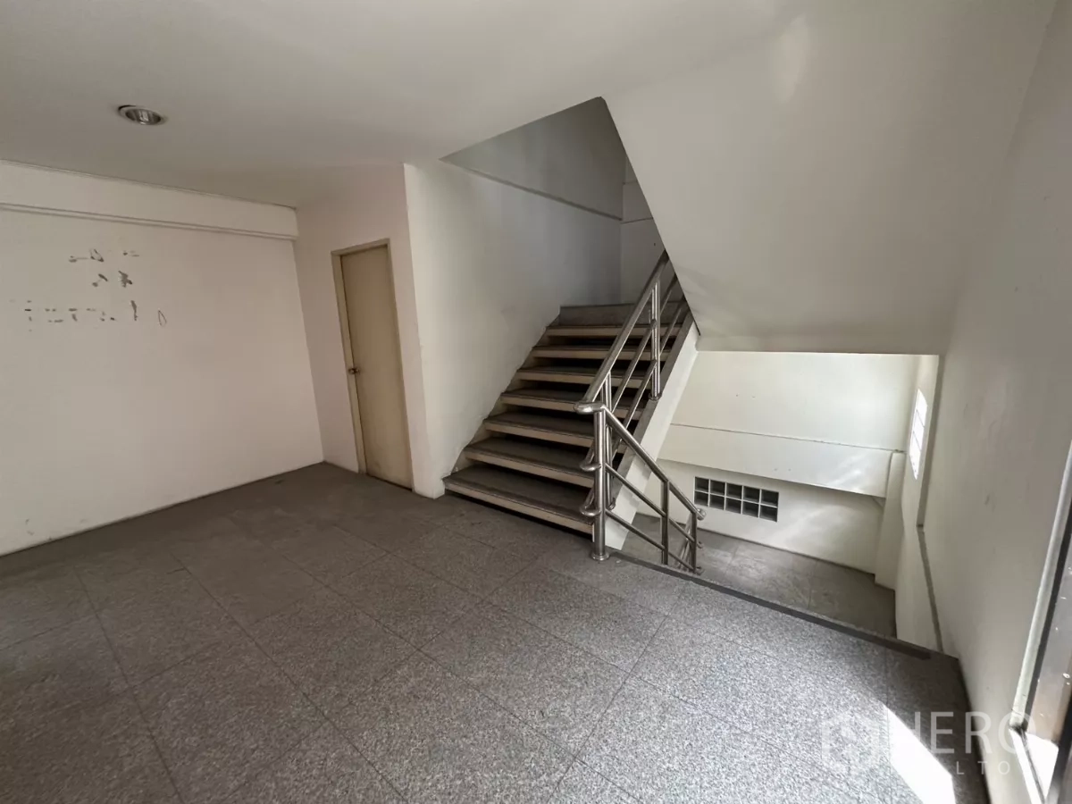 Warehouse for rent in Suan Luang, Bangkok - Stairwell with stainless-steel handrails and tiled landings inside the building.