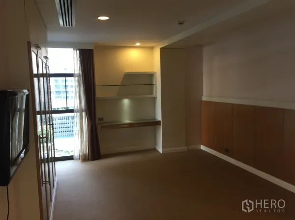 Condominium for rent in Pathum Wan, Bangkok - Spacious bedroom or study with built-in shelves and floor-to-ceiling window overlooking the city.
