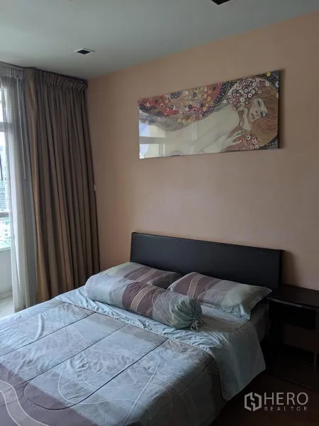 Condominium for rent in Watthana, Bangkok - Bright master bedroom with double bed, artwork above the headboard and full-length curtains.