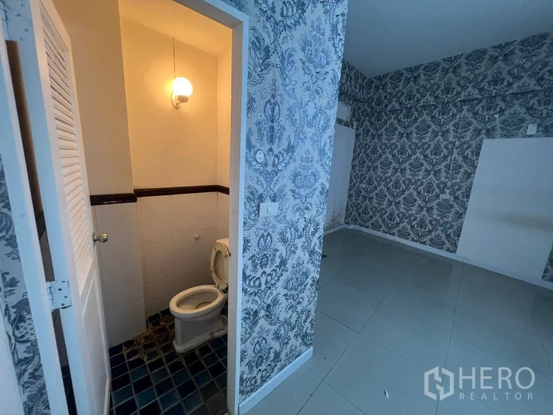 Retail Space for rent in Watthana, Bangkok - Guest restroom beside a patterned feature wall in the retail area.