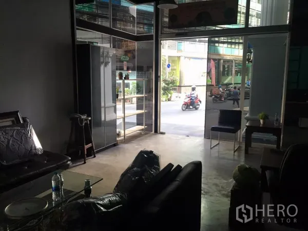 Retail Space for rent in Khlong Toei, Bangkok - Open-plan retail interior with polished concrete floor and wide glass storefront opening to the street.