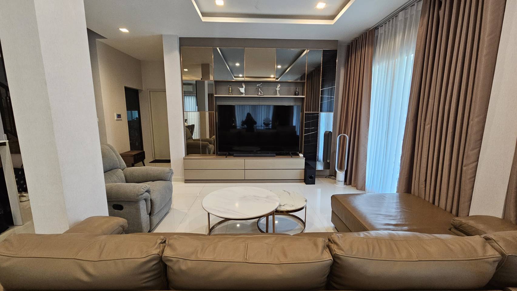 Detached House for rent in Saphan Sung, Bangkok - Front-on view of TV media wall with modern built-in storage.