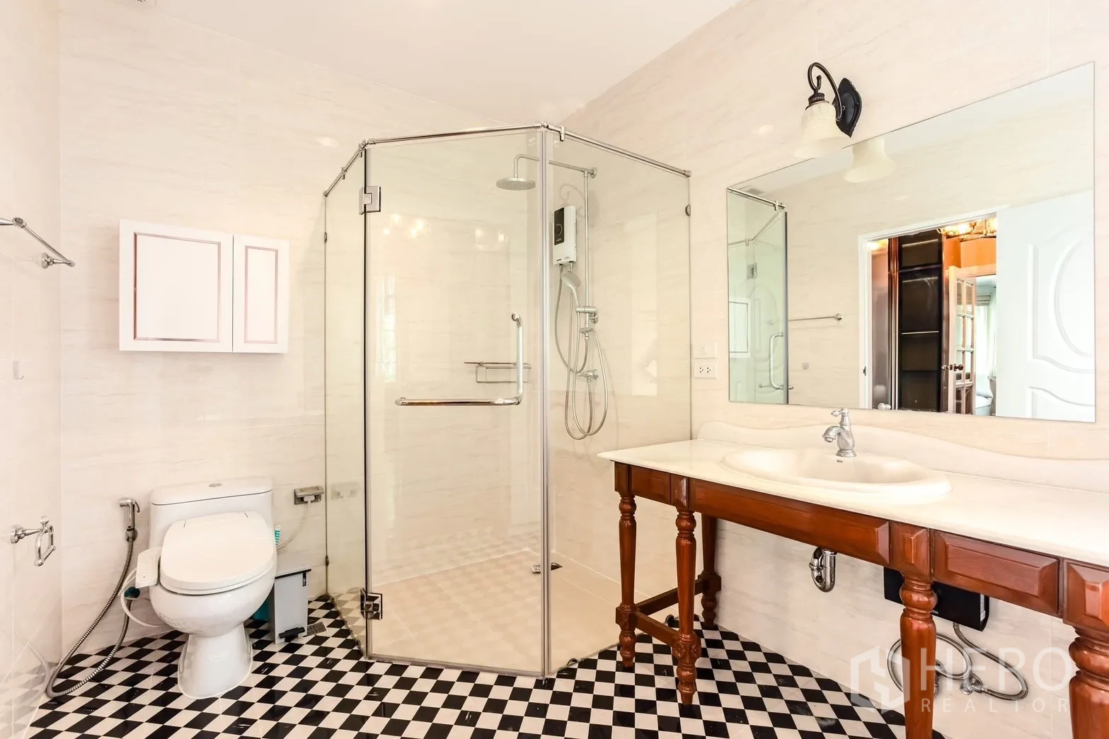 Property Image #23 for property HRE00304