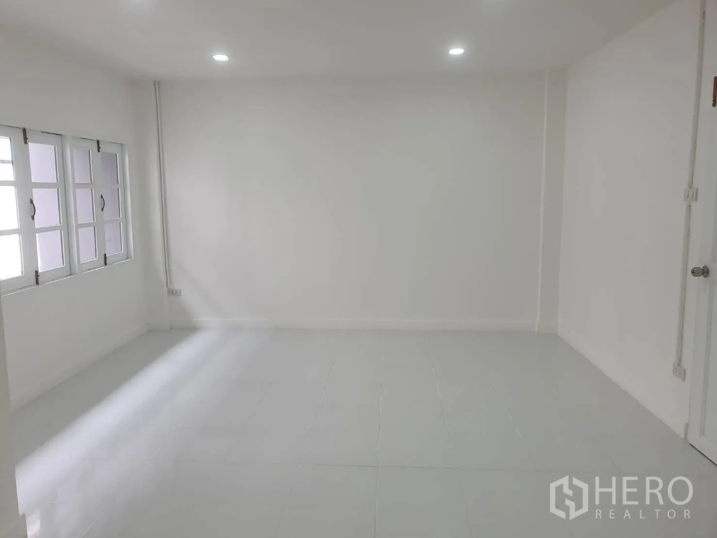 Property Image #4 for property HRE01018