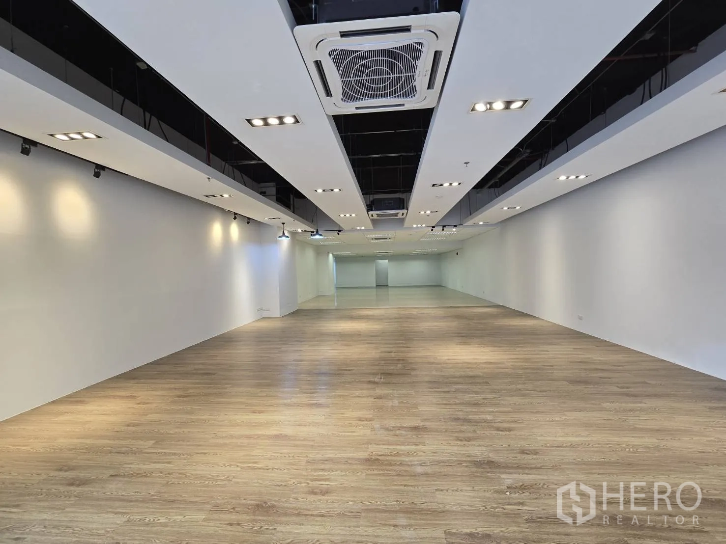 Retail Space for rent in Watthana, Bangkok - Long gallery-style retail hall with wood flooring and recessed lighting.