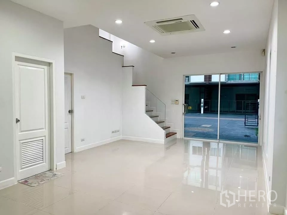 Home Office for rent in Bueng Kum, Bangkok - Ground-floor lobby or showroom with glass sliding frontage and stairs.