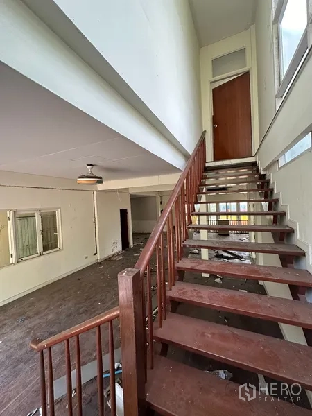 Detached House for rent in Watthana, Bangkok - Staircase and landing within a large house interior.