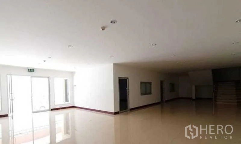 Warehouse for rent in Bang Bo, Samut Prakan - Bright office lobby with tiled flooring, glass entry doors and stair access.