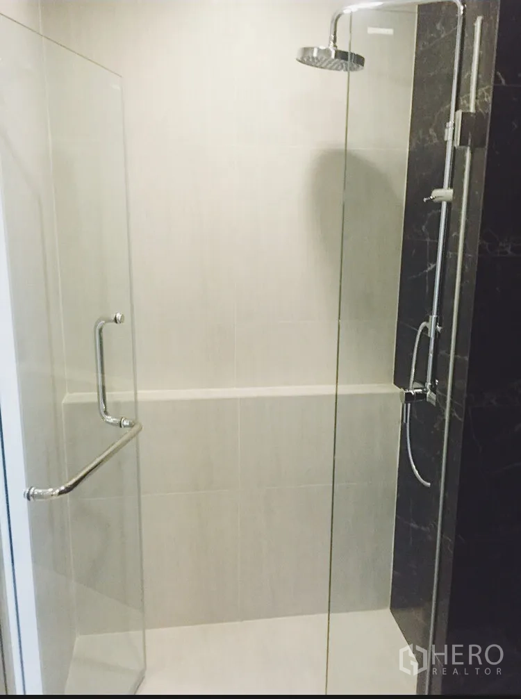 Condominium for rent or sale in Watthana, Bangkok - Modern bathroom with glass walk-in shower and rainfall showerhead.