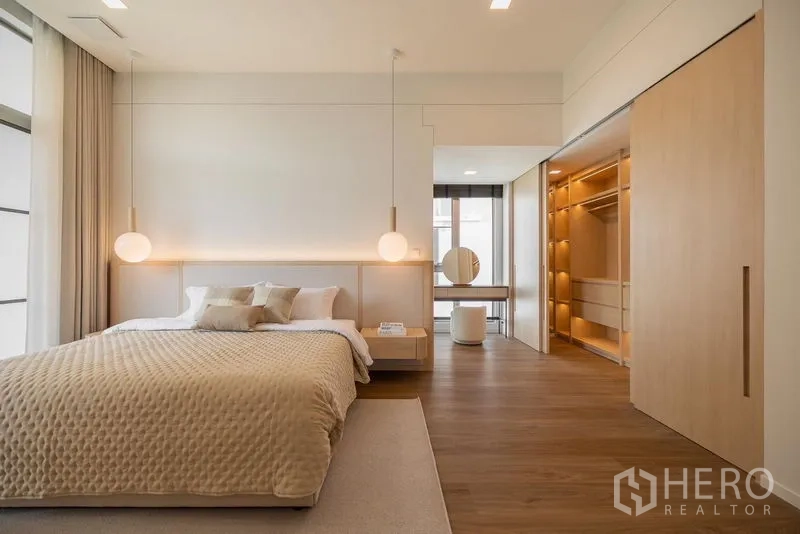 Detached House for rent in Saphan Sung, Bangkok - Minimal master bedroom with pendant lights and an illuminated walk-in closet.