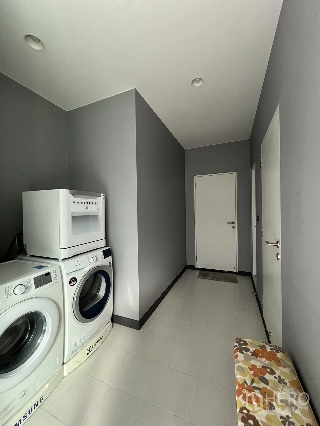 Detached House for rent or sale in Bang Kapi, Bangkok - Laundry corridor with bench and doors to service rooms.