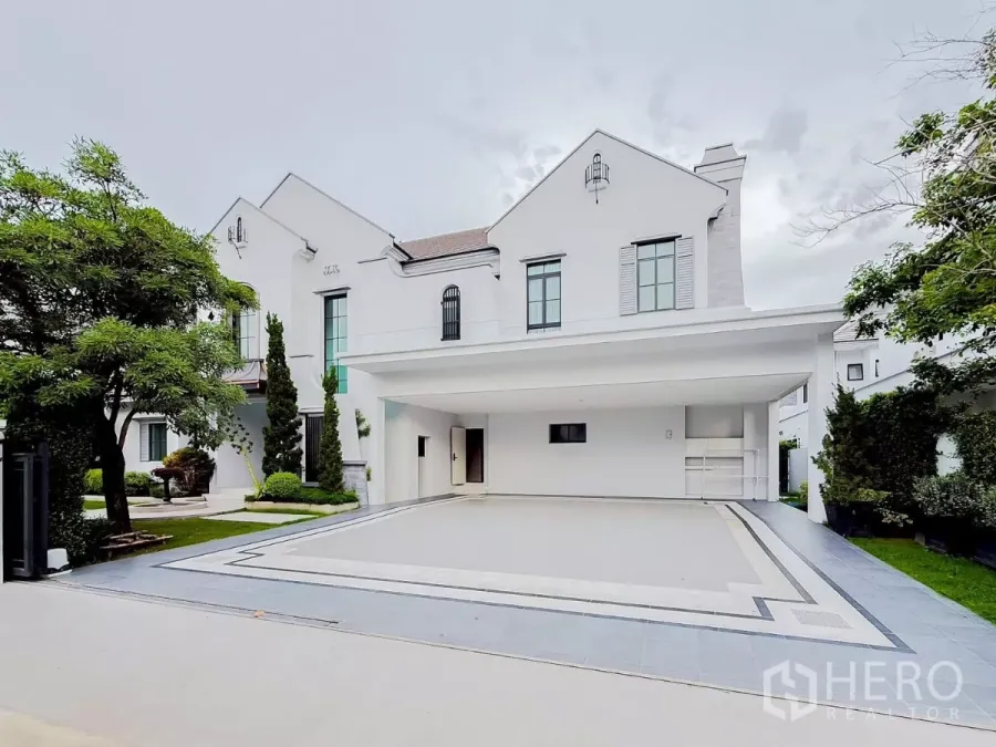 Detached House for rent in Saphan Sung, Bangkok - White two-storey detached house with large covered carport and landscaped driveway in Saphan Sung.