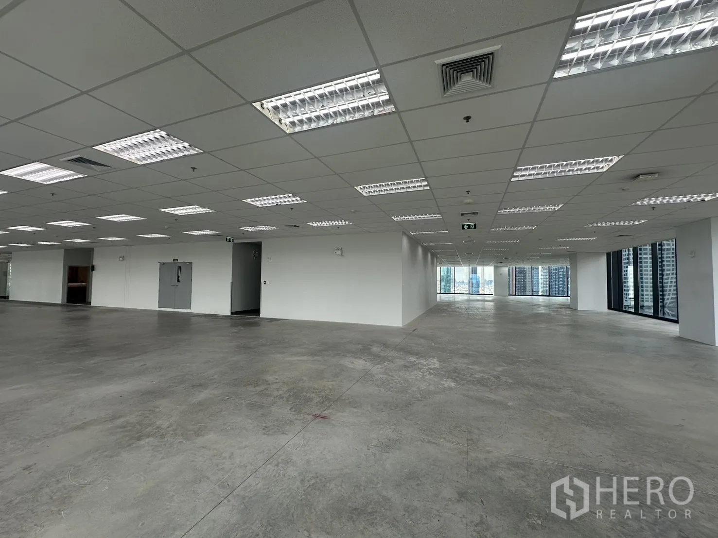 Office Space for rent in Ratchathewi, Bangkok - Spacious interior showing ceiling air-conditioning vents and long clear spans by the windows.