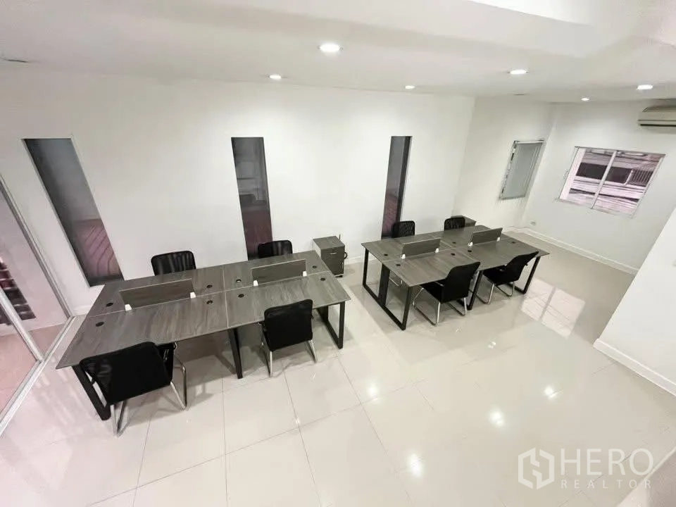 Home Office for rent in Bueng Kum, Bangkok - Bright open-plan office floor with tile flooring, desks and task chairs under recessed lights