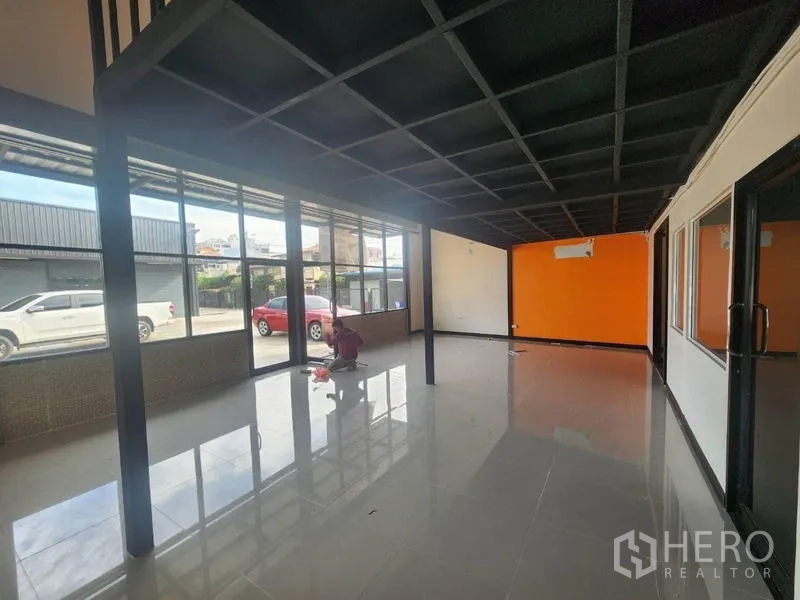 Warehouse for rent in Suan Luang, Bangkok - Open-plan ground floor beneath the mezzanine with floor-to-ceiling windows.