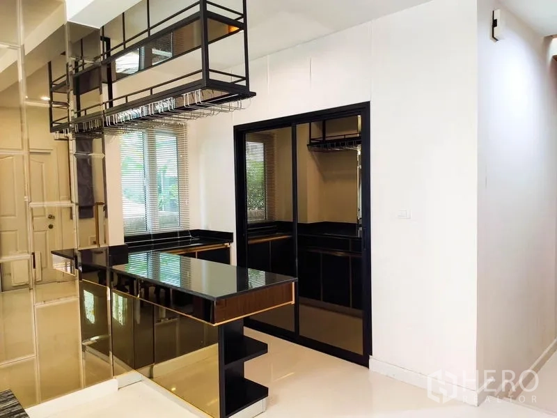 Detached House for rent - Stylish pantry with glossy black counter, hanging glass rack and sliding door to the kitchen