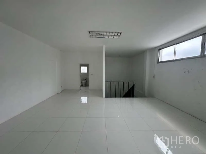 Factory for rent in Khlong Luang, Pathum Thani - Upper floor office level with private restroom and natural light windows.