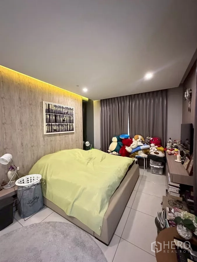 Detached House for sale in Bang Lamung, Chon Buri - Secondary bedroom with queen bed, feature wall and blackout curtains.
