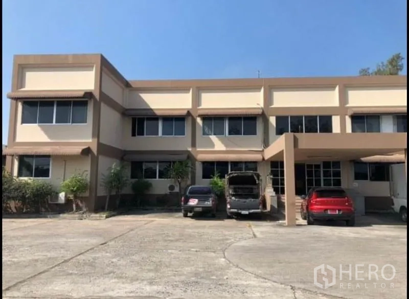 Factory for rent in Bang Khla, Chachoengsao - Front elevation of the office block with multiple parking spaces.