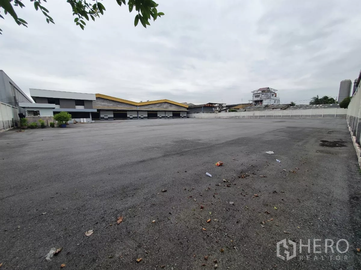 工厂 出租在Mueang Samut Prakan, Samut Prakan - 特大露天堆场，适合集装箱停车与户外仓储