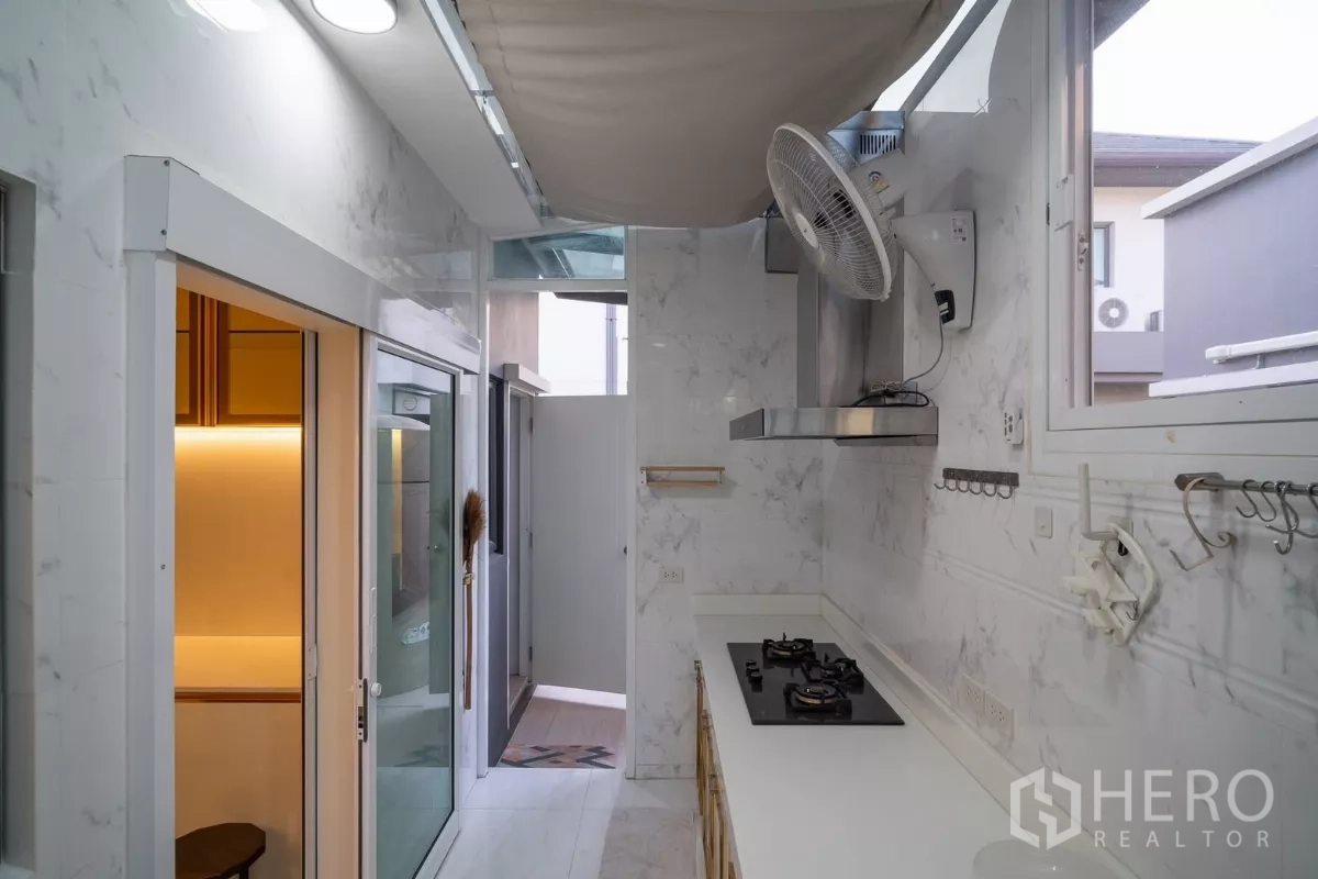 Detached House for rent or sale in Saphan Sung, Bangkok - Extended Thai kitchen corridor with canopy roof and sliding glass door.