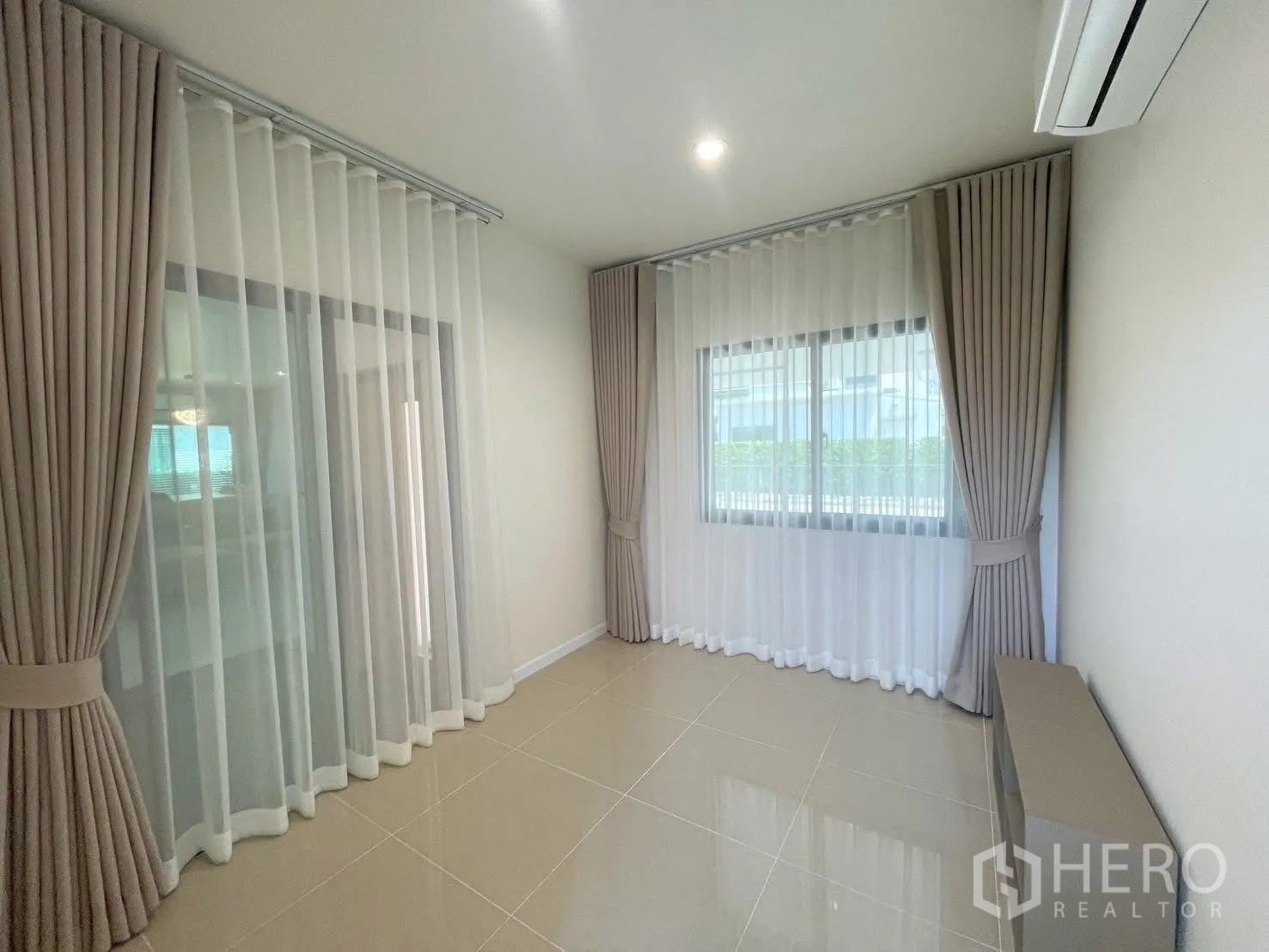 Property Image #25 for property HRE00307