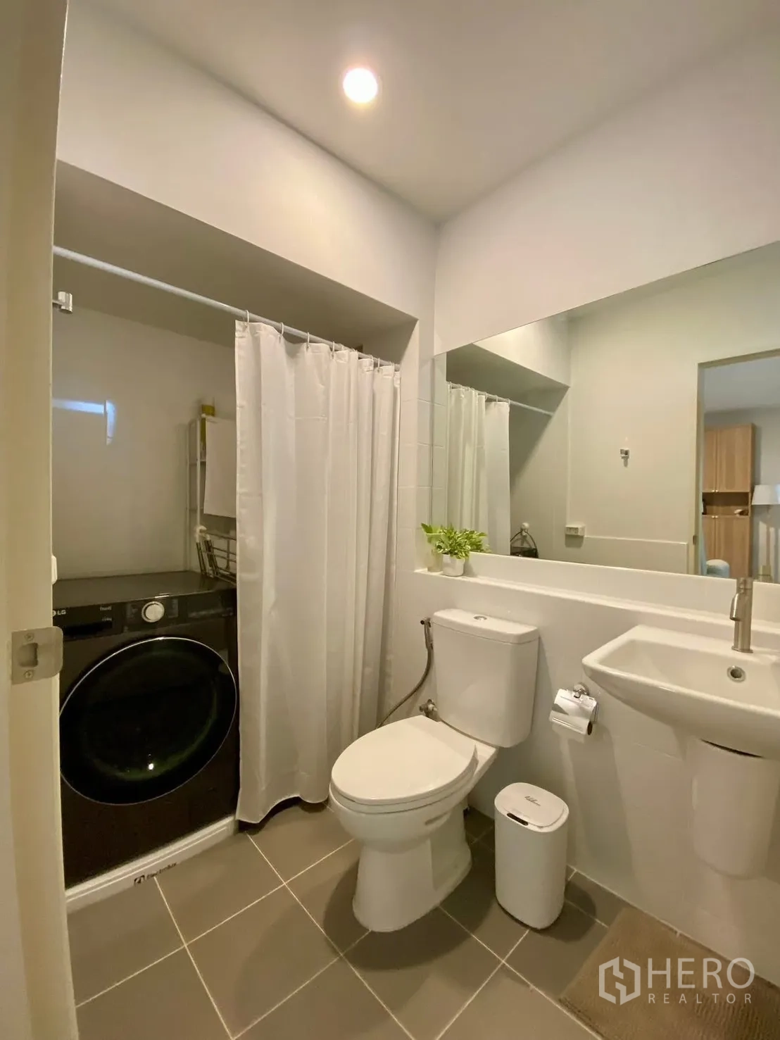 Property Image #16 for property HRE00208