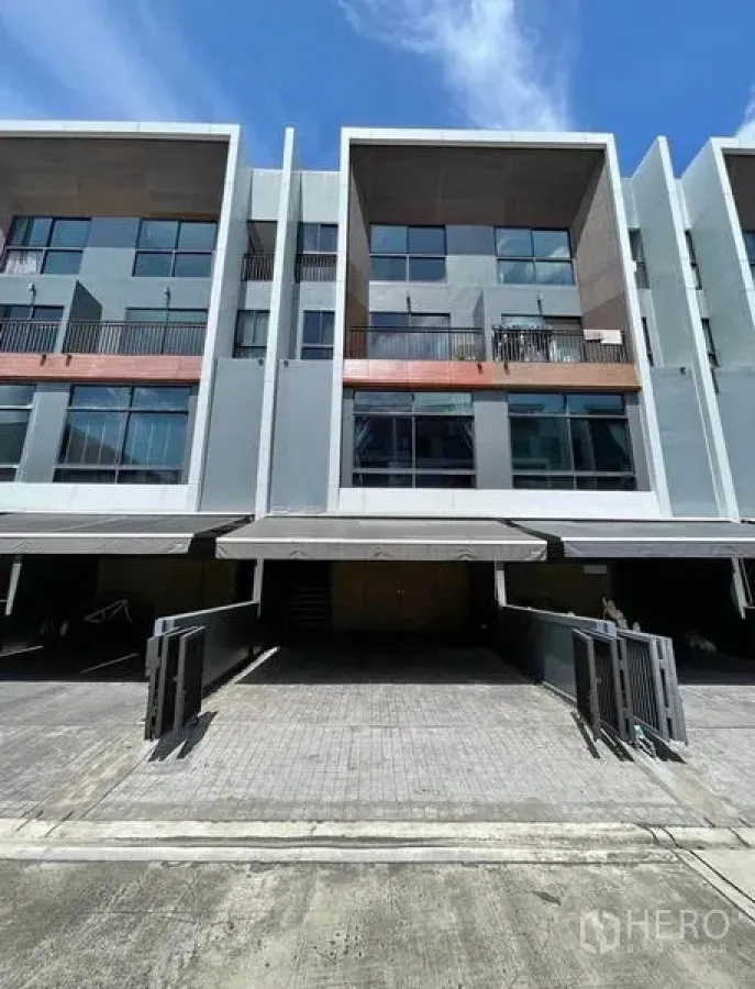 Townhouse for rent in Yan Nawa, Bangkok - Front exterior of the townhouse showing gated carport and balconies.
