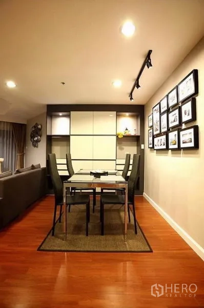 Condominium for rent in Huai Khwang, Bangkok - Dining room perspective showing sleek chairs, accent lighting and storage unit.