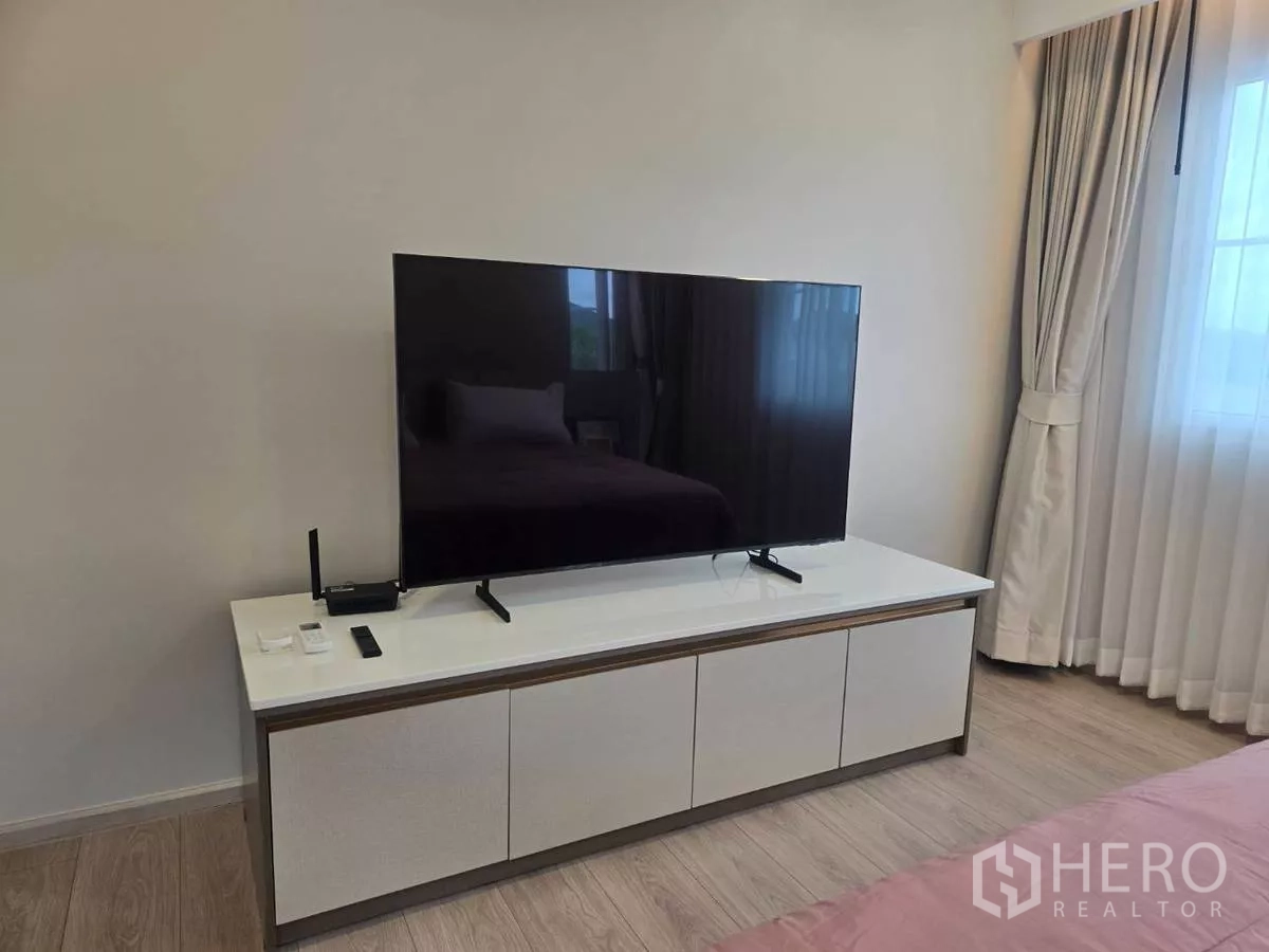 Detached House for rent in Bang Phli, Samut Prakan - Bedroom TV placed on a sleek media console opposite the bed.