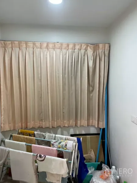 คอนโด ขายในWatthana, Bangkok - ห้องซักล้าง/เก็บของ มีราวตากผ้าและผ้าม่านทึบ