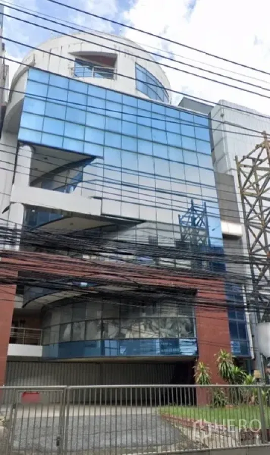 Office Space for rent in Suan Luang, Bangkok - Multi-storey office building with blue glass curtain wall and gated entrance in Suan Luang, Bangkok.