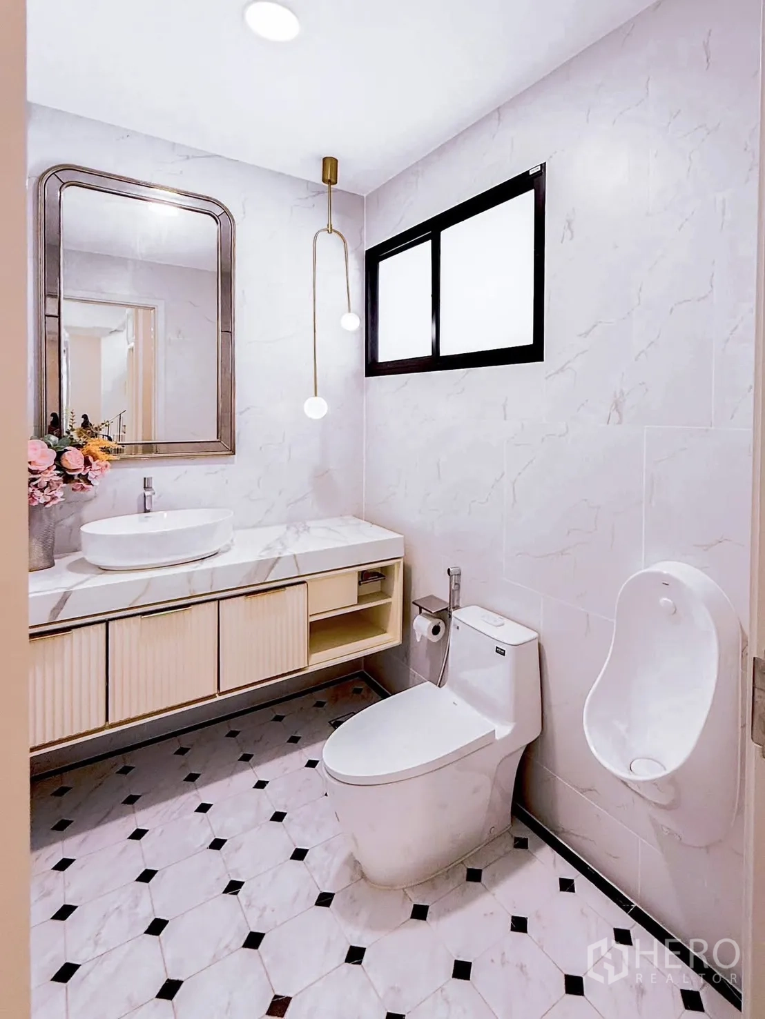 Detached House for rent in Saphan Sung, Bangkok - Powder room with patterned floor, vanity and urinal.