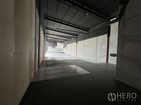 Retail Space for rent in Bang Na, Bangkok - Long shell-condition retail hall with exposed steel roof and tiled floors offering flexible layouts.