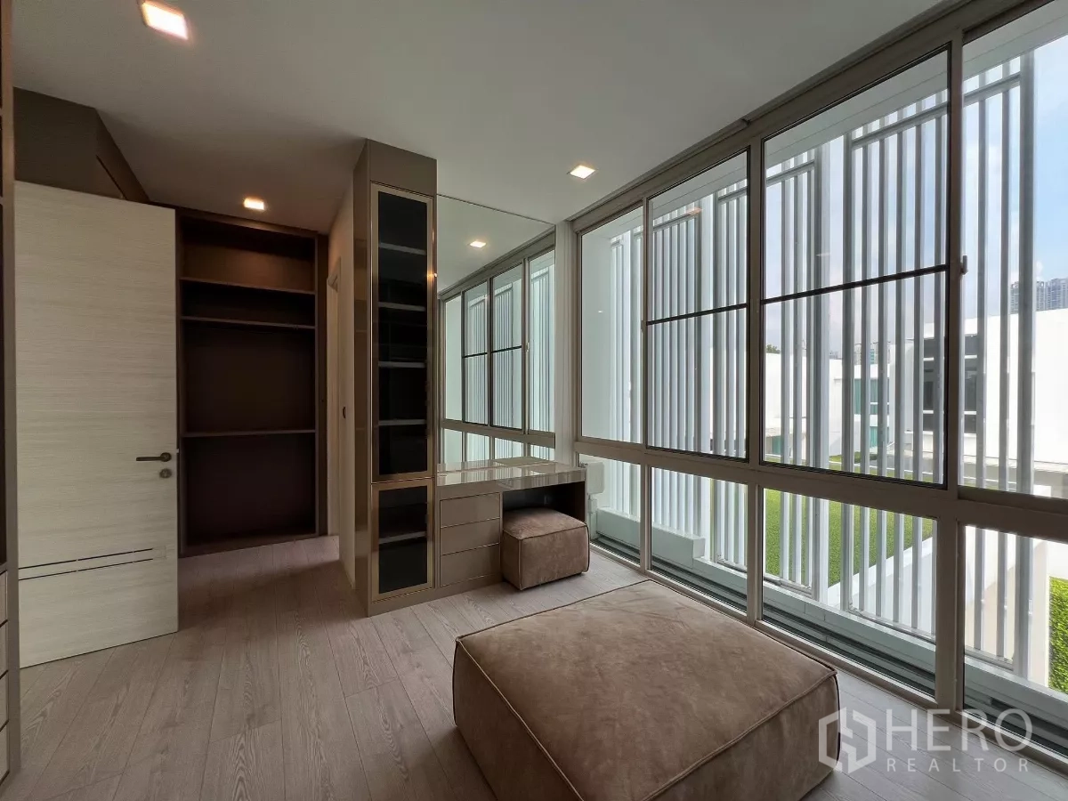 Detached House for sale in Bang Phli, Samut Prakan - Sunlit study or bedroom with full-height windows and built-ins