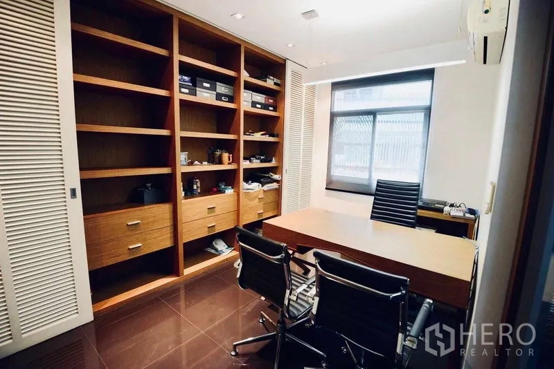 Detached House for sale in Bang Kapi, Bangkok - Home office with built-in shelving, desk and window for natural light