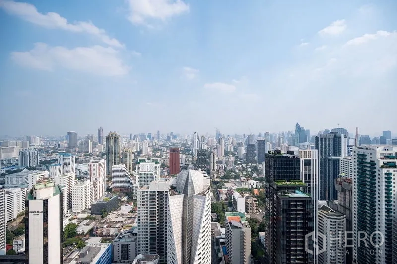 Condominium for rent in Watthana, Bangkok - Panoramic daytime city view of Bangkok from a high-floor condo.