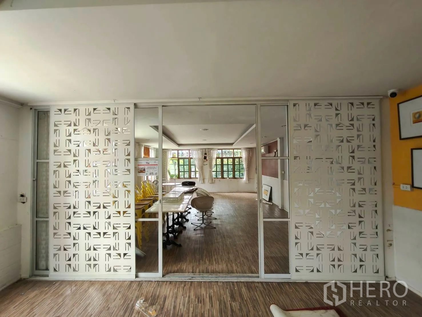 Retail Space for rent in Sathon, Bangkok - Sliding glass partitions with patterned panels separating a bright dining or meeting area with wood flooring.