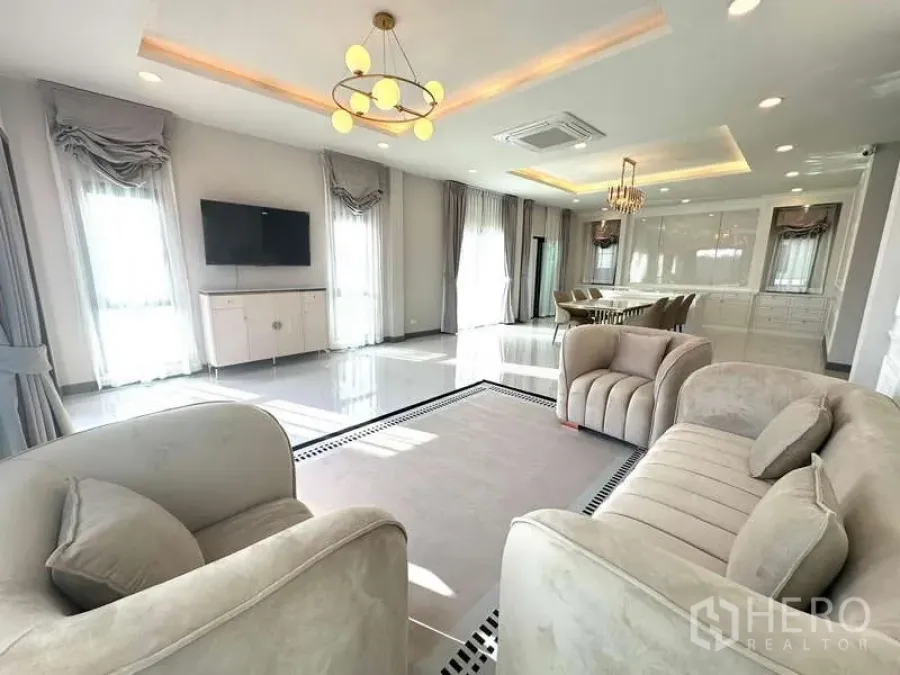 Detached House for rent in Bang Phli, Samut Prakan - Elegant living room with soft beige sofas, wall TV and large windows
