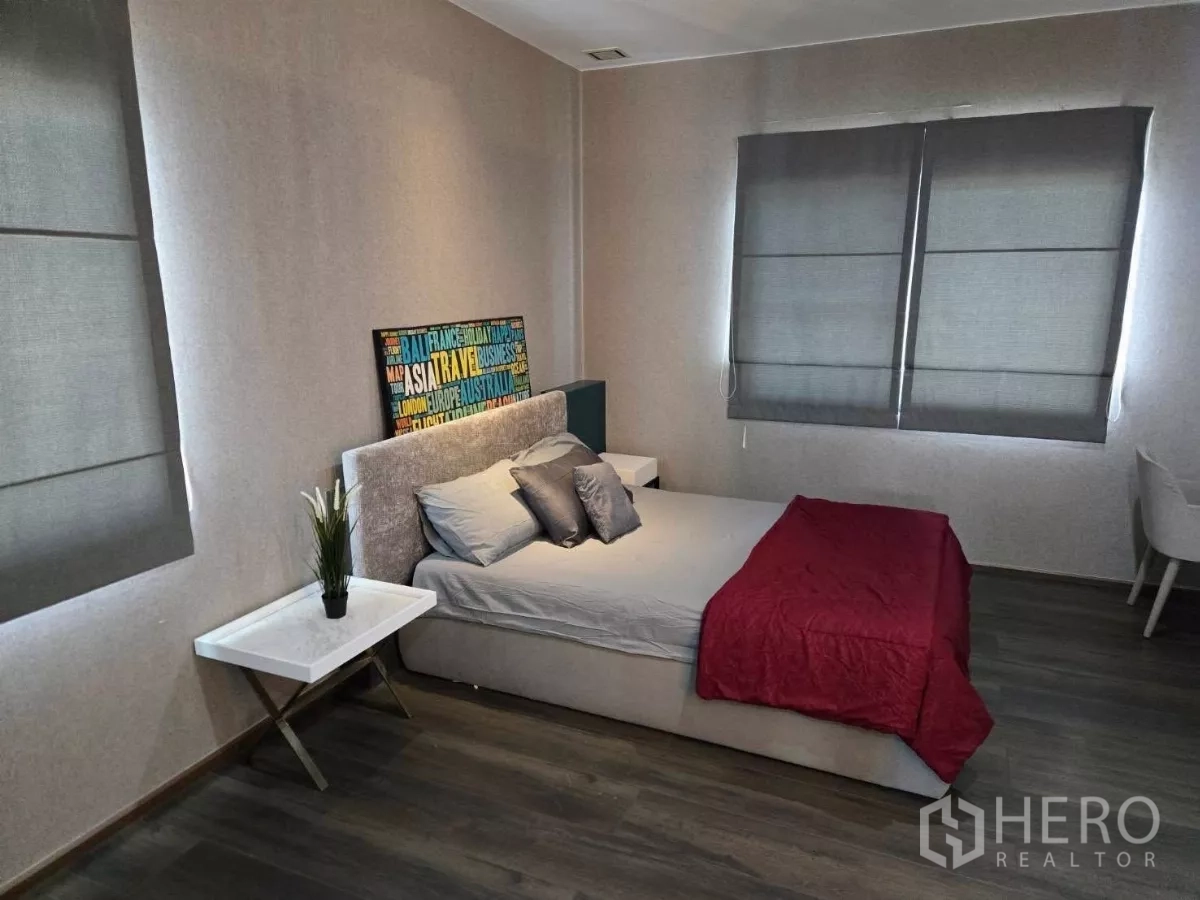 Detached House for rent or sale in Bang Phli, Samut Prakan - Bedroom with built-in media wall, wardrobes, and air conditioning.