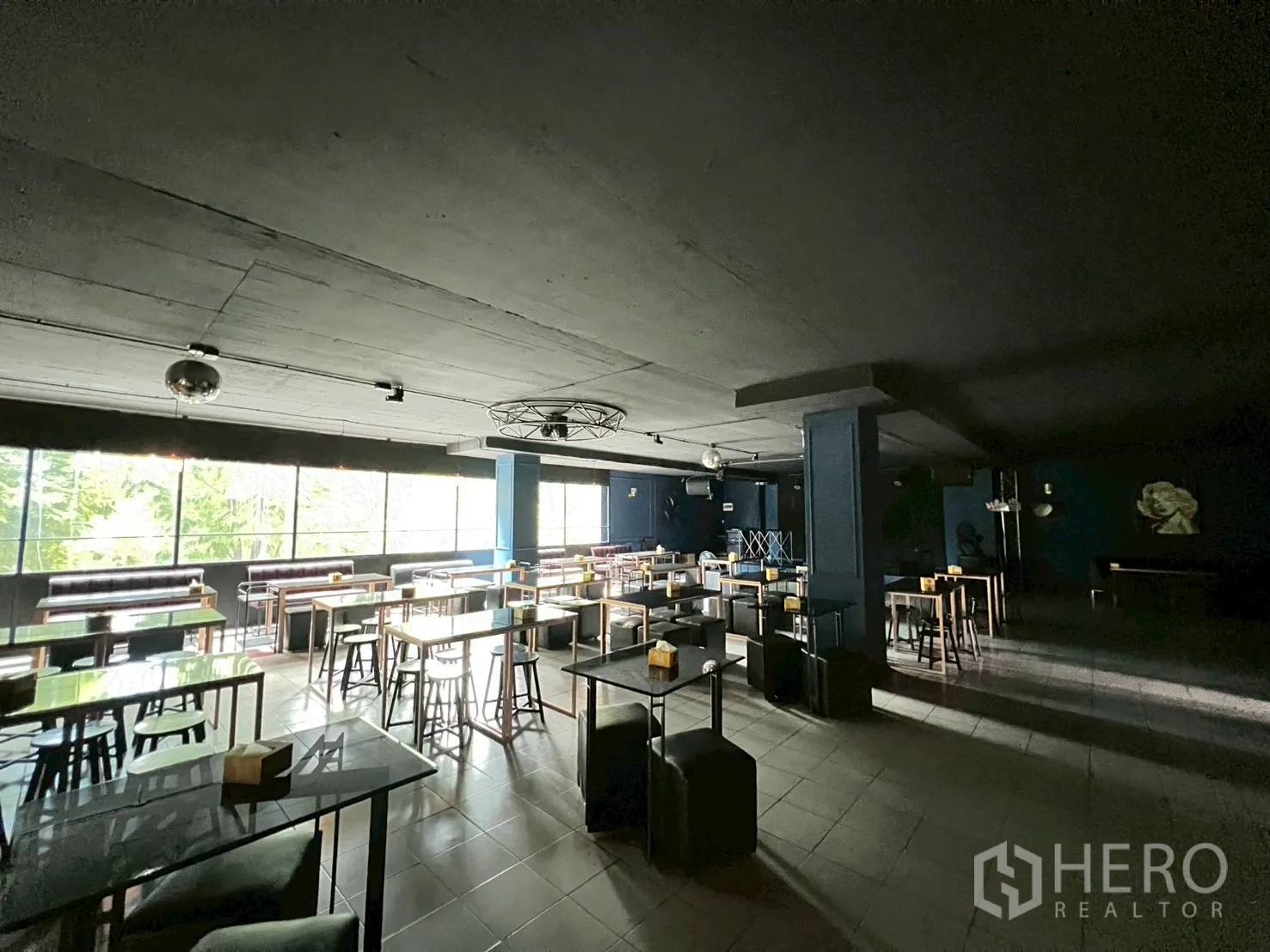 Shophouse for rent - Alternate view of spacious dining hall with tiled floor and seating.