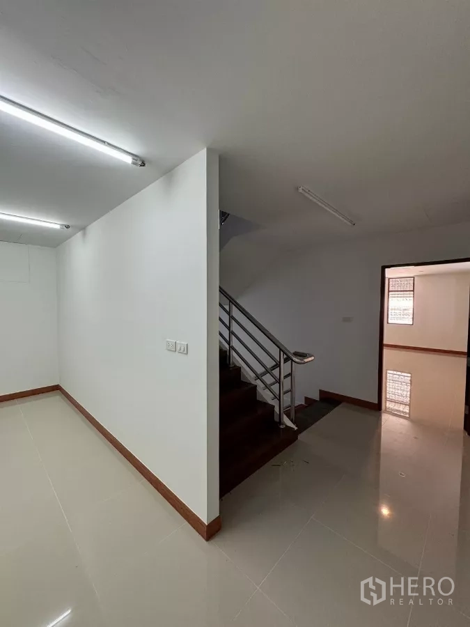 Warehouse for rent in Bang Khun Thian, Bangkok - Stairwell with stainless-steel handrail connecting the office floors.
