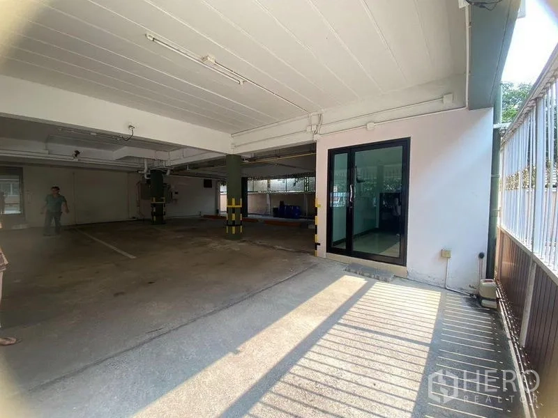 Home Office for rent in Don Mueang, Bangkok - Ground-floor parking with glass entry door to the building.