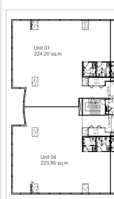 办公空间 出租在Din Daeng, Bangkok - 平面图展示两间相连办公单元，总面积约450平方米，中央为卫生间与核心区。