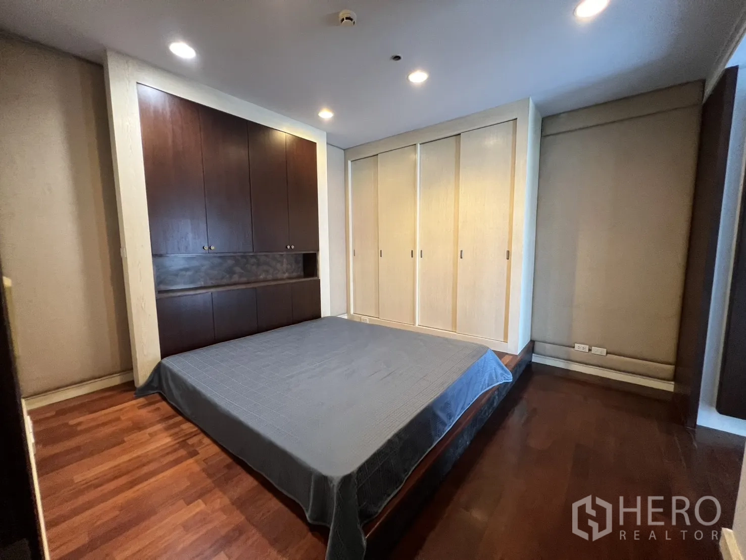 Property Image #4 for property HRE00658